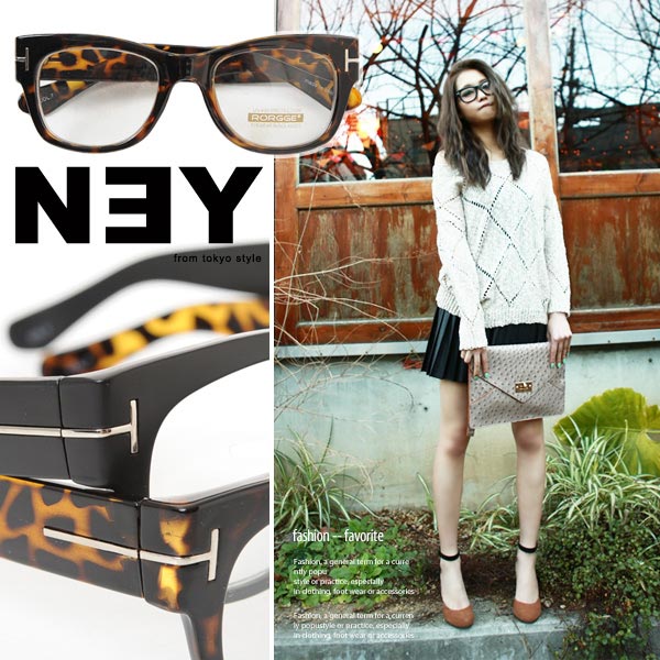 オシャレな伊達メガネ